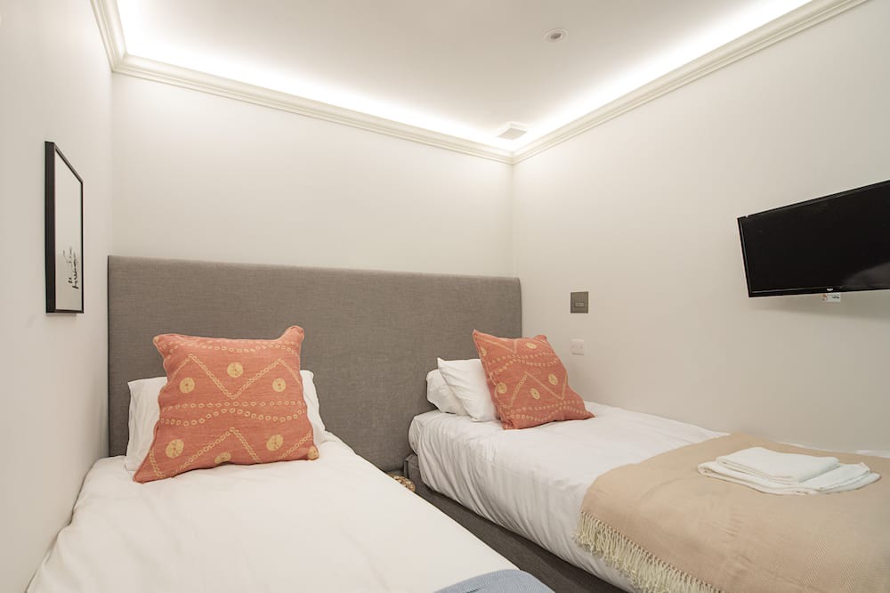 Campden Apartment | Twin bed Kensington Studio, 5mins to Kensington Palace & 10mins to Portobello Rd