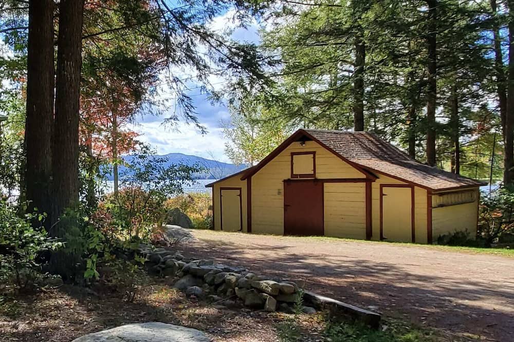 Sunapee House | Rare Gem on Lake Sunapee Great for Family Reunions