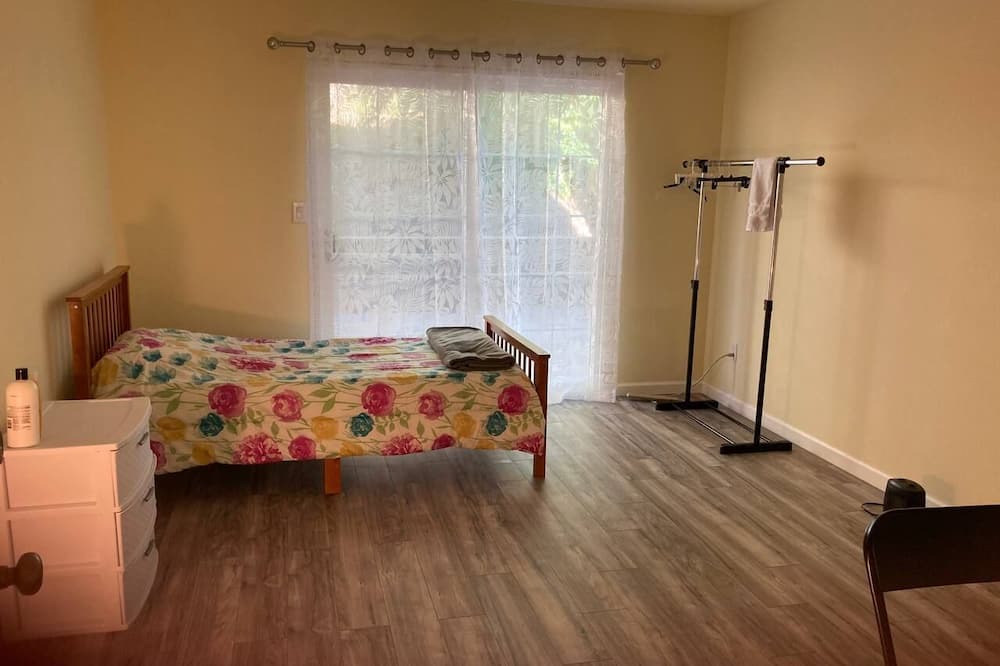 Pacheco House | Cozy Private Bedroom in Prime Location