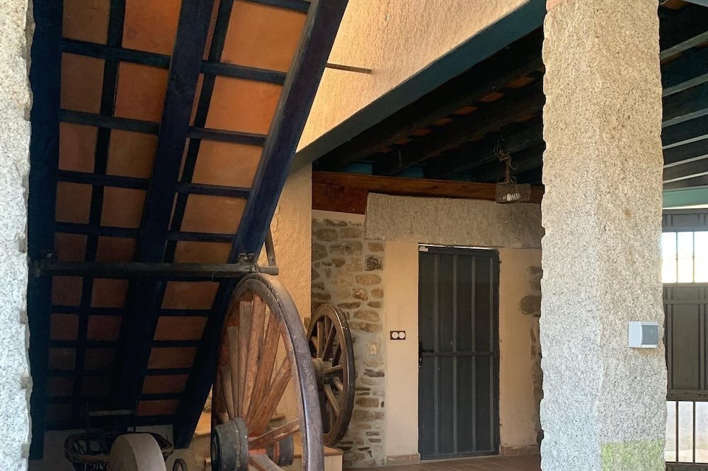 Villar de Ciervo Cottage | Casa Rural Para Grupos Grandes con Piscina, Parking Privado, Patio Barbacoa