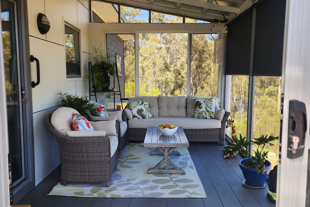 Southern Cottage | Beautiful modern, Two bedroom unit located on 63 acres in Mountain River.