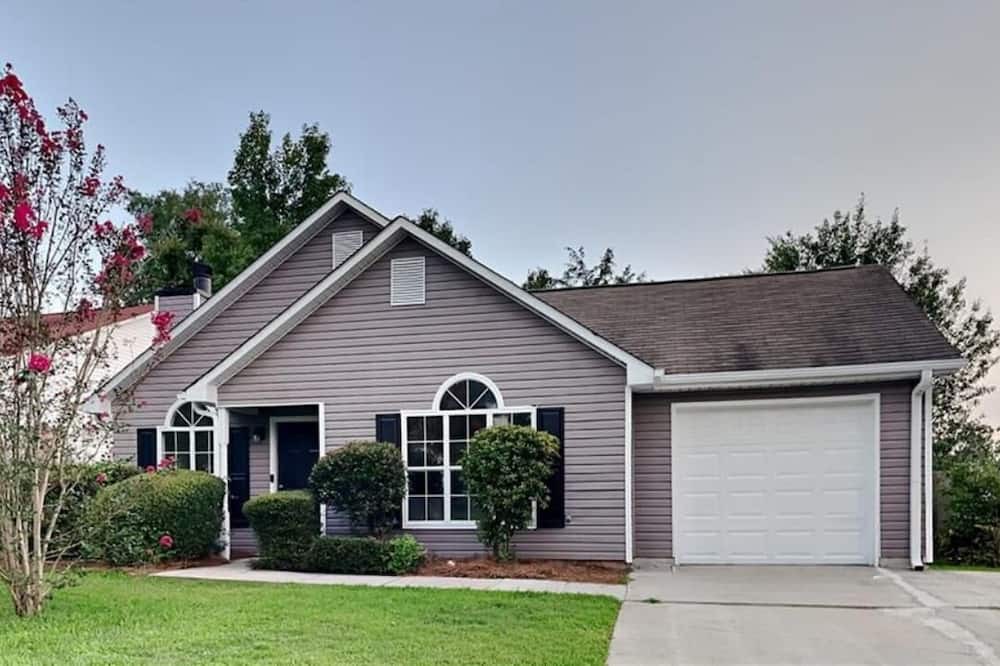Irondale House | Cozy charming 3-bedroom house with WiFi & AC in marvelous Jonesboro