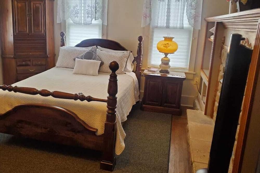Patton Bed & Breakfast | The Miners' Lodge