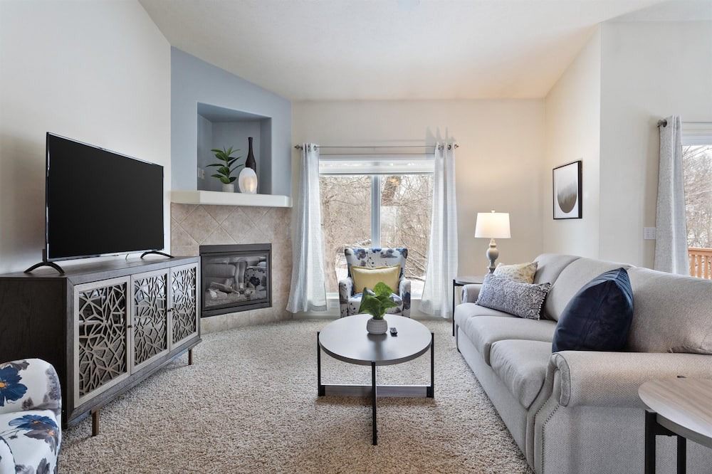 Bellevue House | Serene 2 Bdrm Home close to Offutt and Omaha