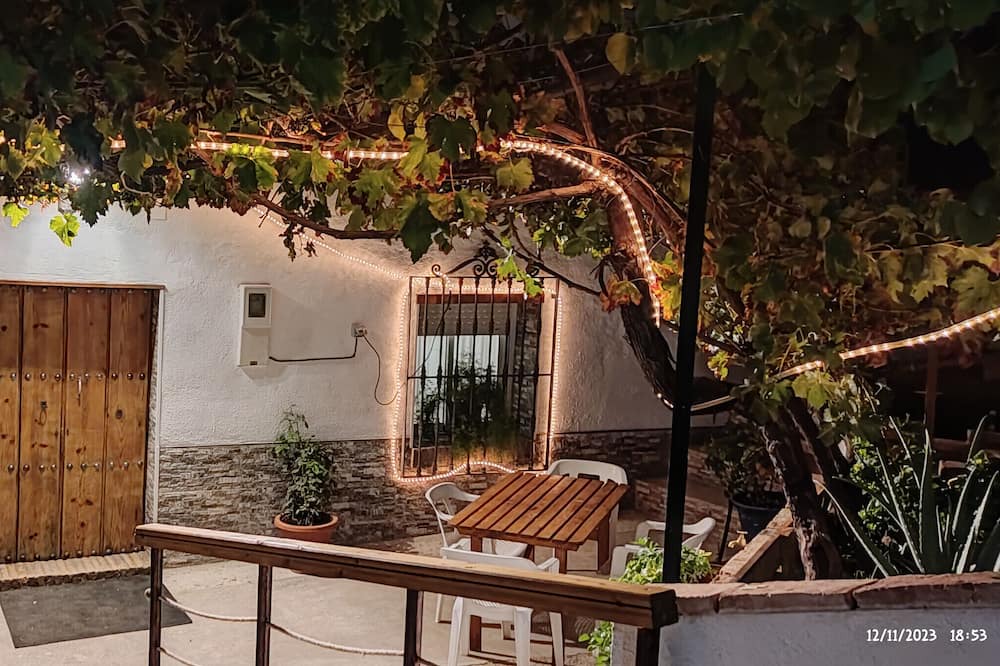Alcaudete House | Holiday Home 'Villa Cuartelillos' with Mountain View, Private Pool and Wi-Fi
