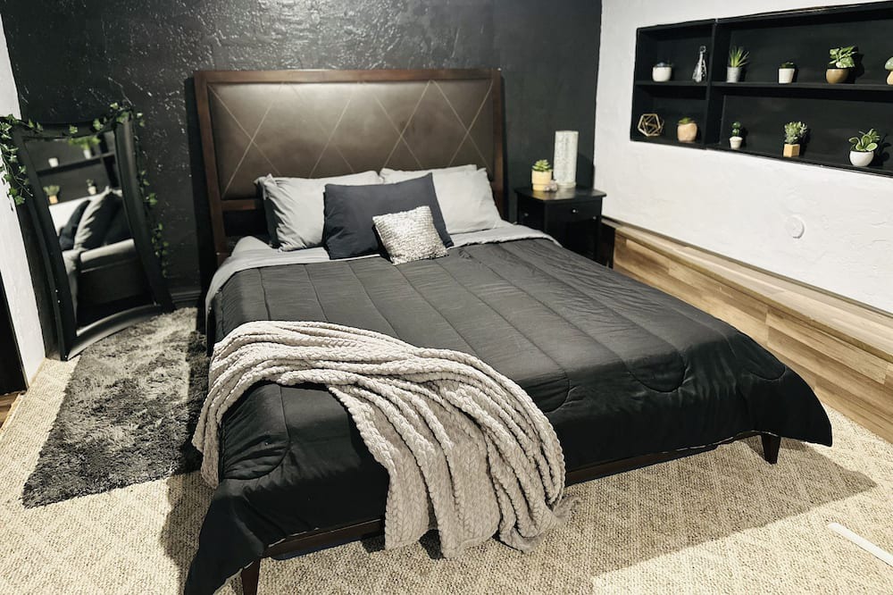 Historic Downtown Apartment | This unique place has a style all its own. The Downtown Zen - 13 Steps to Bliss