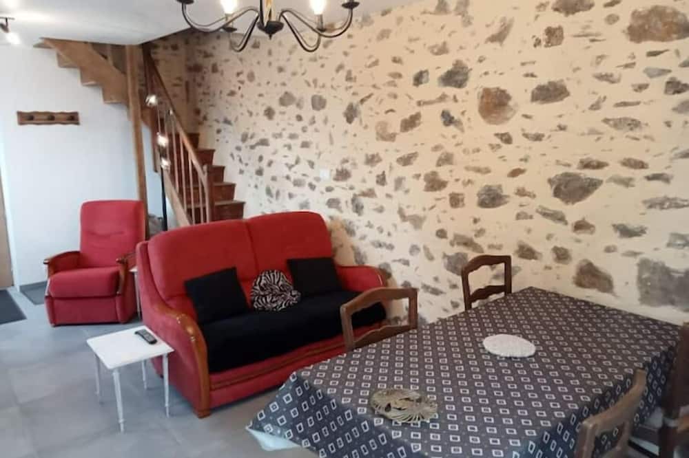 Saint-Leonard-des-Bois House | Gîte Entier Plein Centre de St Léo, 2 ch, 4 Pers