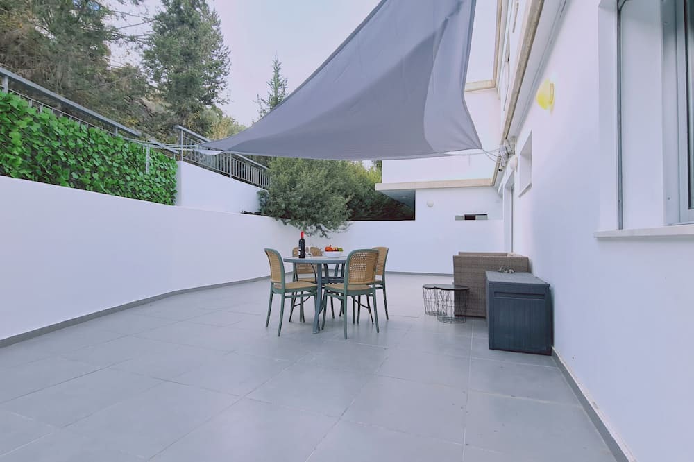 Aglantzia Apartment | STAY Tranquil Terrace