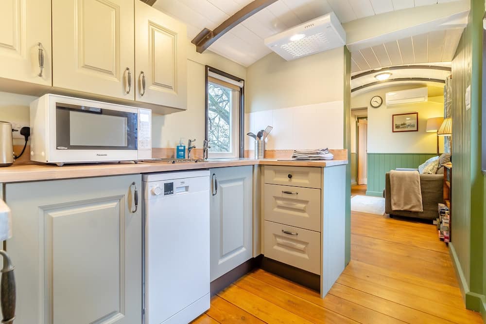 Pattiswick Cottage | Quirky, unusual stylish brake wagon set in beautiful countryside, a real gem of a getaway.
