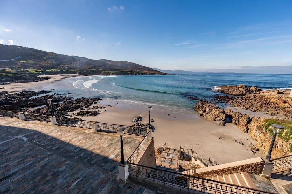 Laracha Apartment | Fee4Me Front line beach flat in Caión