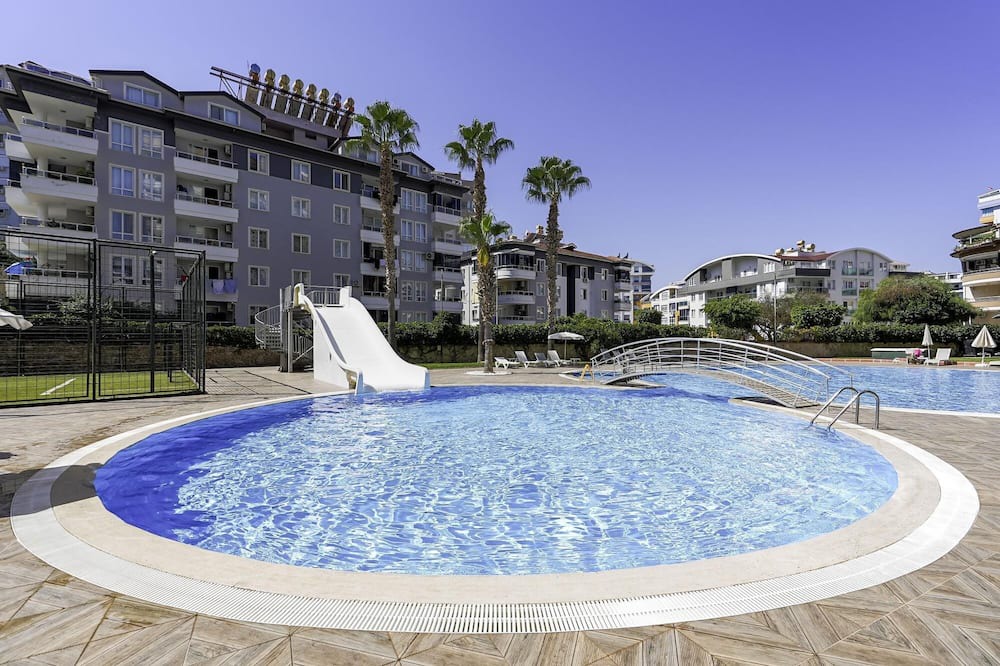 Tosmur Belediyesi Apartment | Roomy Flat With Pool in a Luxury Complex in Alanya