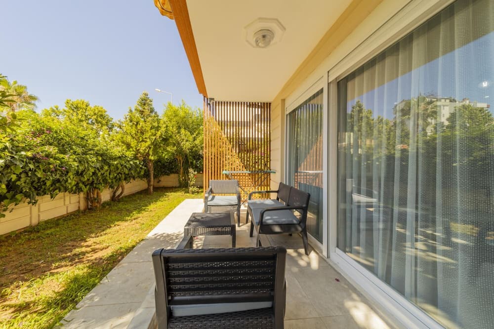 Altnkum Mahallesi Apartment | Cozy Flat w Garden 5 min to Beach in Antalya