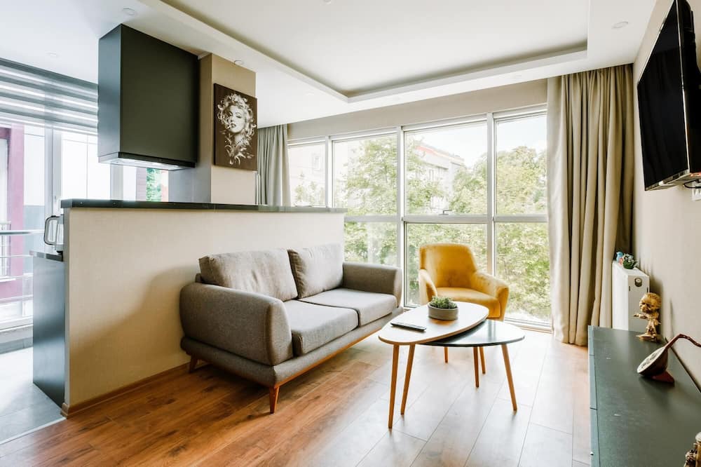 Yakuplu Apartment | Chic, Modern Flat Near Torium Mall in Beylikduzu