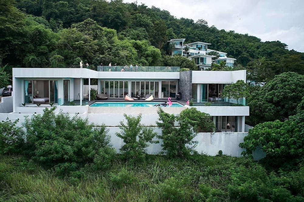 Pa Klok Villa | Luxury Seaview Villa in Phuket - 4 Bedrooms, Pet friendly