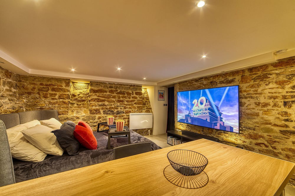 Boucle - Gros Caillou Apartment | The Cinema Room - Vivez une Expérience Unique !