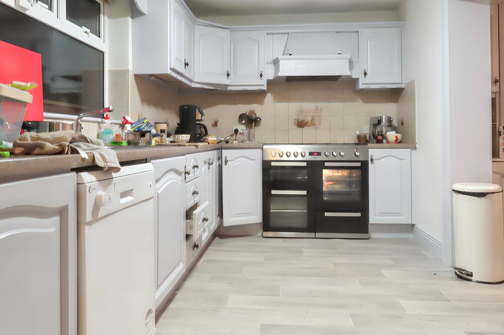 Skibbereen House | Homerez - House in Skibbereen, Bar included