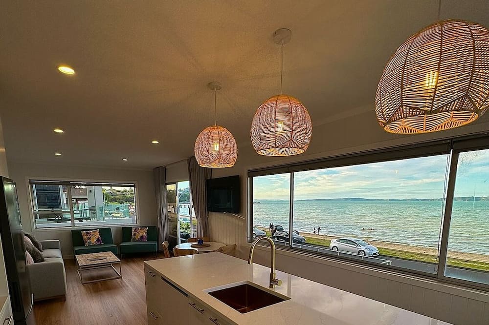 Maraetai House | Maraetai Beachfront Retreat