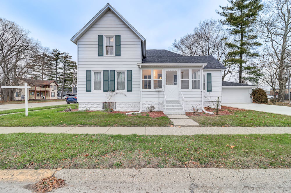 Belleville House | Michigan Retreat w/ Screened-In Porch, Near Lakes!