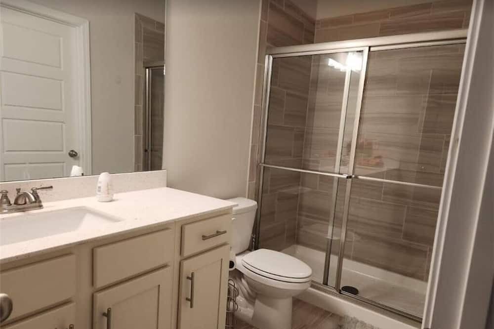 Auburn House | Great room for live and work!