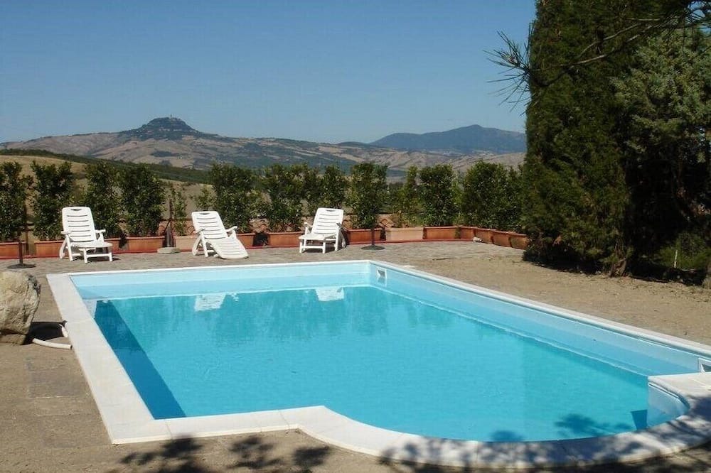 Piancastagnaio Villa | Typical Tuscan farmhouse with private pool