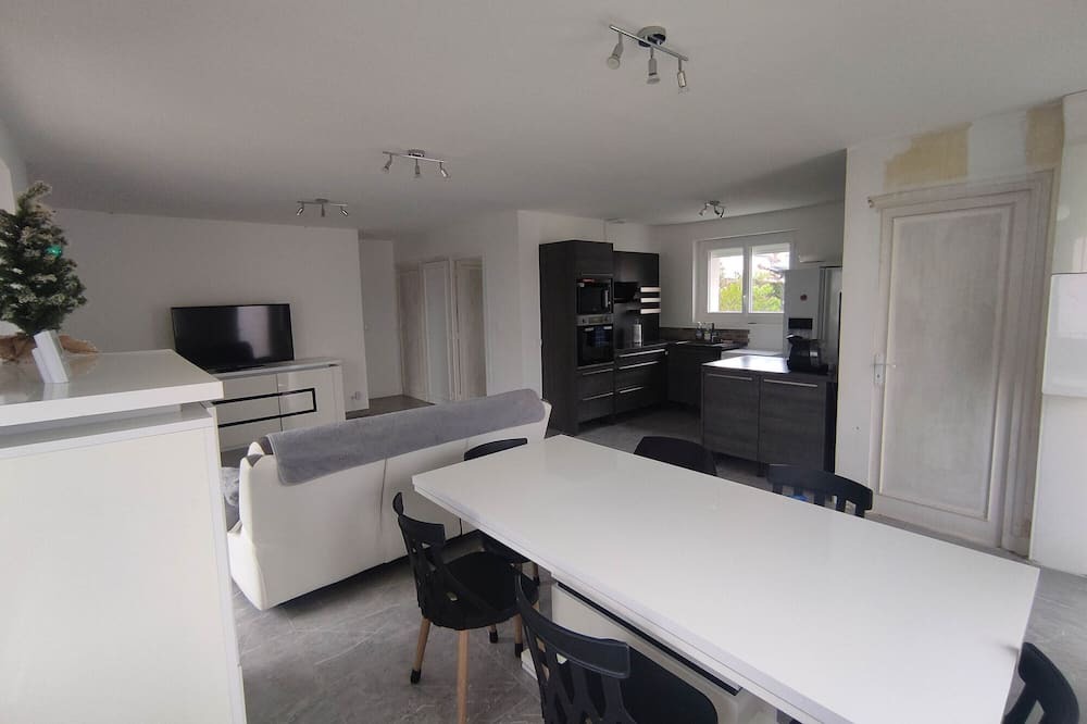 Bellerive-sur-Allier Apartment | Apartment 'Petite Maison - 70m2' with Balcony and Wi-Fi