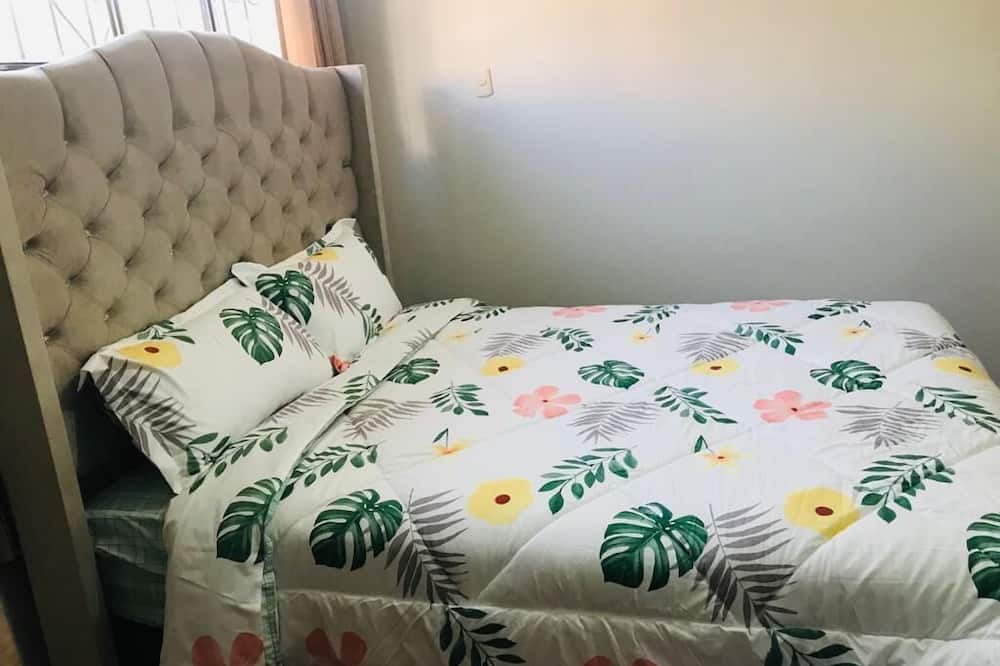 Jose Luis Bustamante y Rivero House | Nice House Queen Room