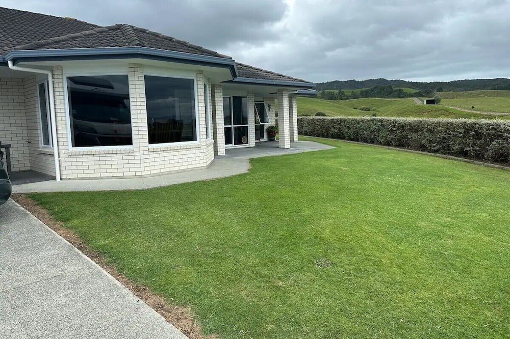 Whakatiwai House | SLICE OF HEAVEN