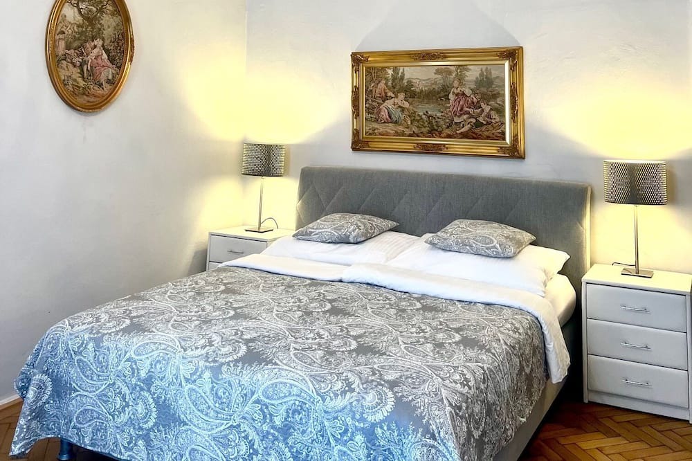 Baden Apartment | Holiday Apartment "Luxuriöses Appartment" with Mountain View & Wi-Fi