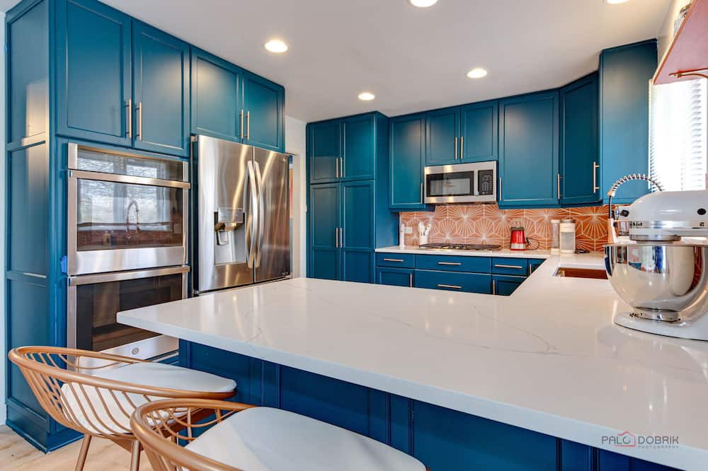 Highland Park House | Serene Home! 6 Bed&4.5 Bath w/Kids den, Steam shower, Hot tub, Theatre, Bar..