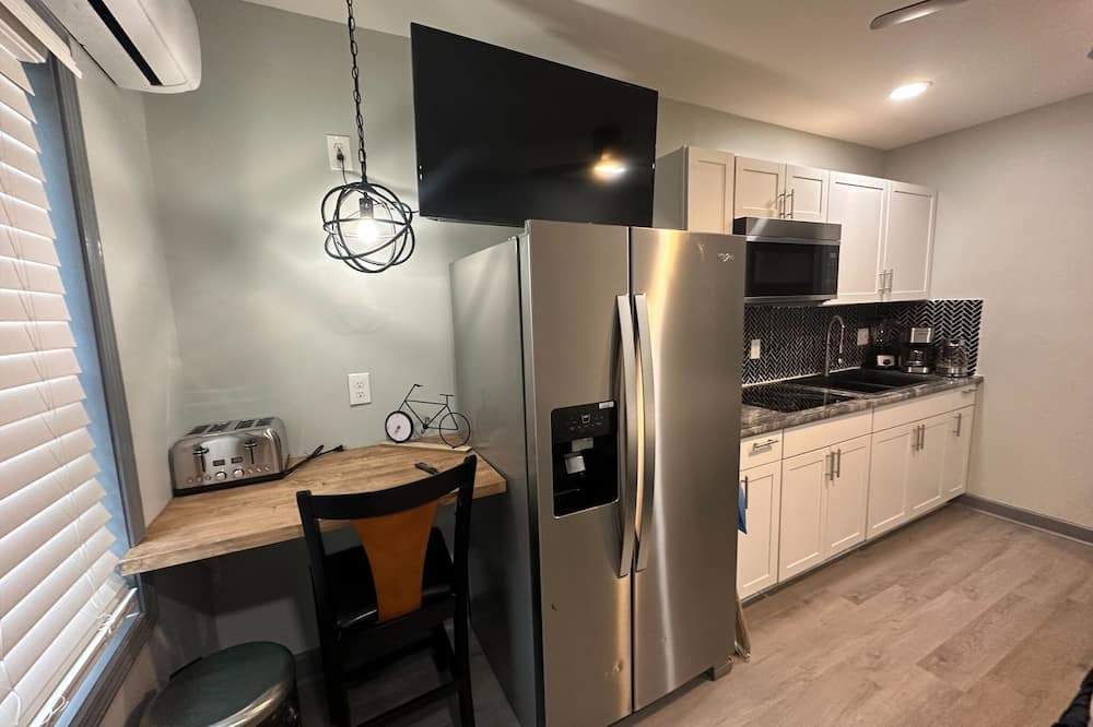 Church Street Apartment | Luxury mini studio 1 min from Southern Regional hospital 15 mins from the city B