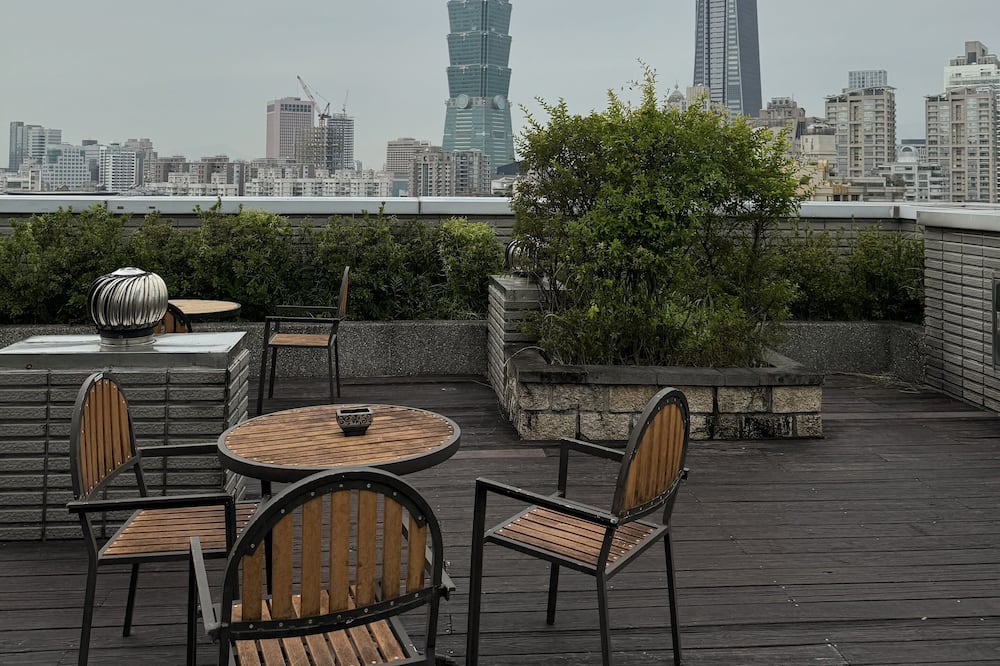 Xinyi Apartment | Taipei 101 Xiangshan Mountain Getaway 5mins biking MTR & Taipei 101