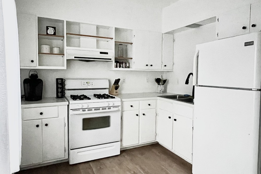 Warren Apartment | Spacious 2 bedroom apartment
