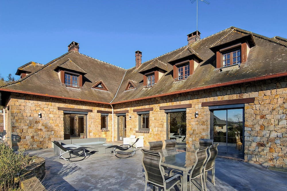 Nonancourt House | Look forward to a wonderful time in this comfortable vacation home.