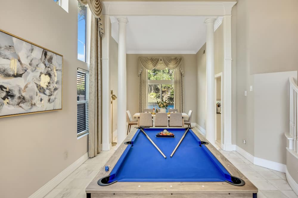 Corona House | Pool &Spa, Ontario Disneyland 5/3 Home