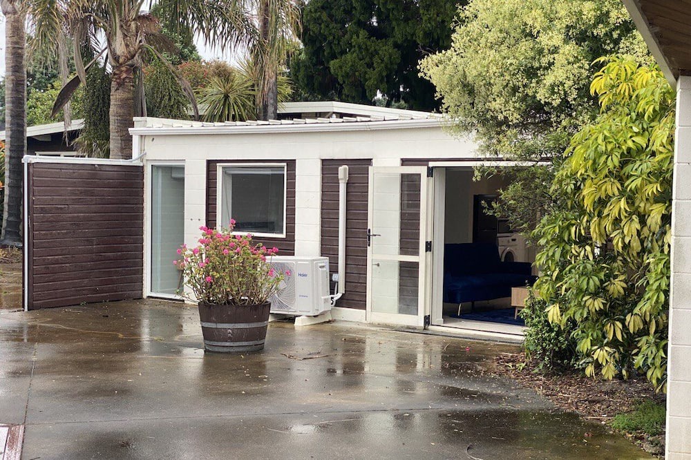 Tauranga South House | Discover our newly renovated bay-view studio!