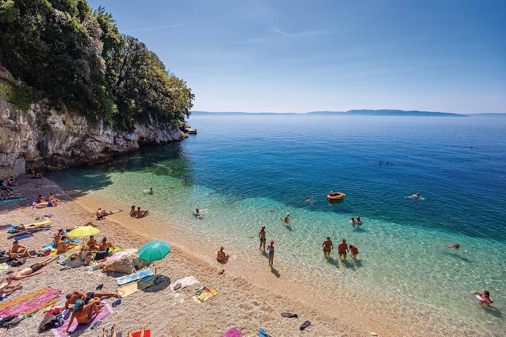 Buzdohanj House | Welcome to this bright and family-friendly vacation home in Cavle.