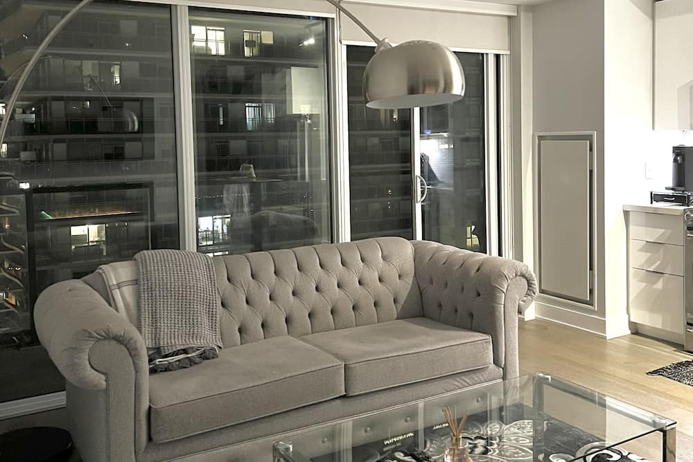 Humber Bay House | Upscale Waterfront Condo