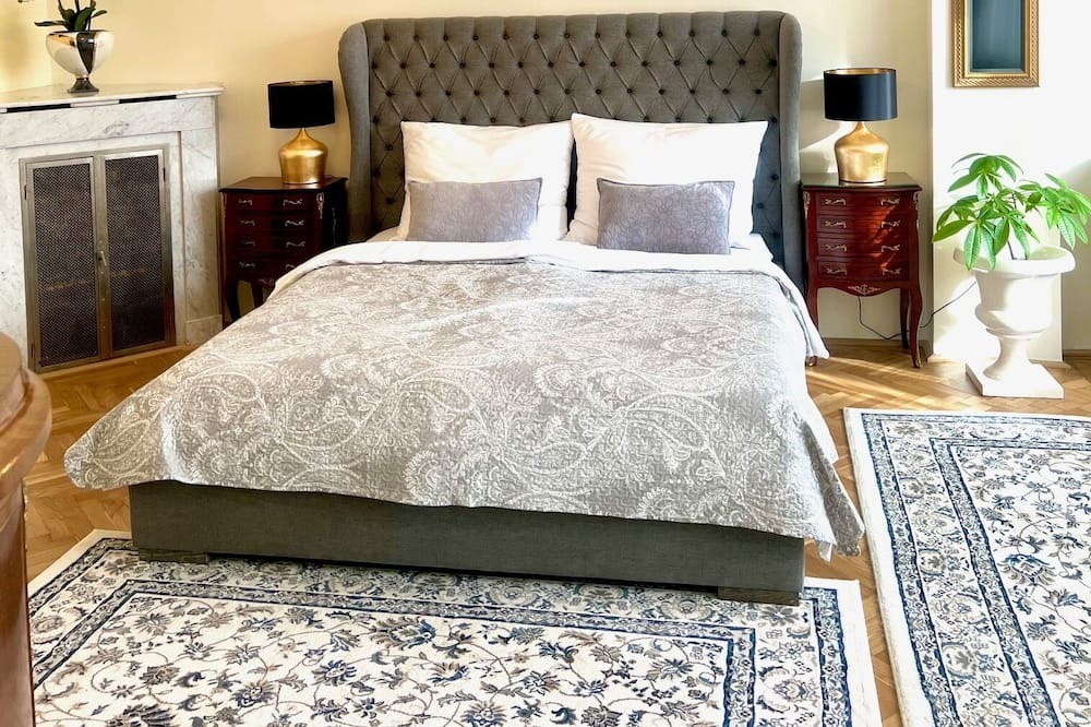 Baden Apartment | Holiday Apartment "Luxus In Baden Bei Wien" with Shared Garden & Wi-Fi