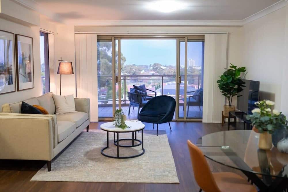 Maroubra Apartment | Tranquil Maroubra Abode - Parking included