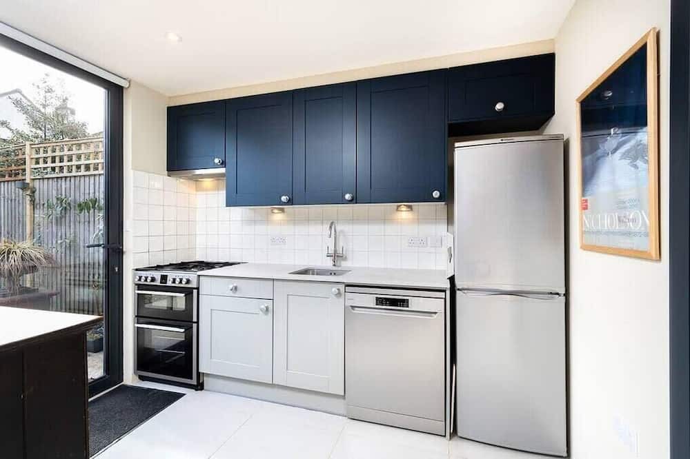 East Finchley House | 1 Bedroom House in Charming Barnet Neighborhood