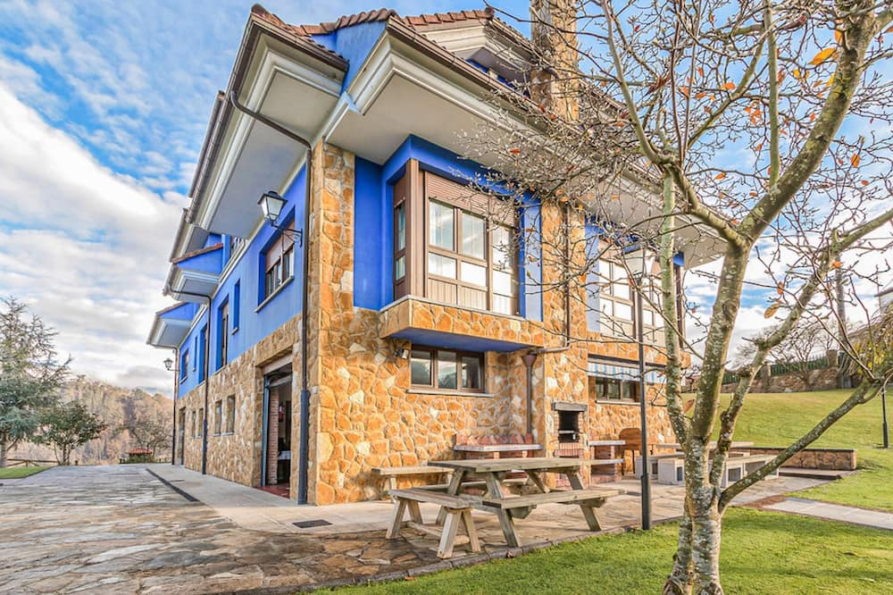 Sevares House | Homerez - Big house for 12 ppl. with garden, terrace and balcony at Sevares