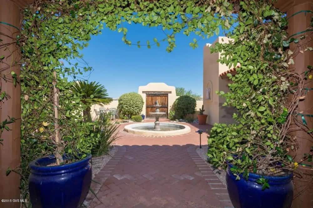 Montana Vista House | Green Valley, Gorgeous Mtn Views, Private pool