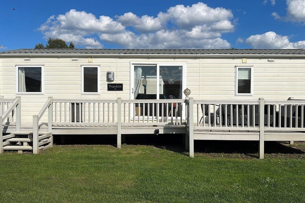 Hopton Ski Chalet | 3 Bedroom, 6 Berth, Dog Friendly, Holiday Home