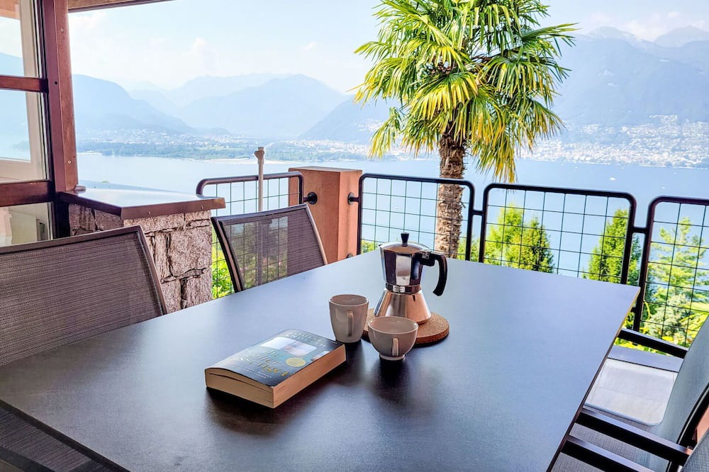 Vira Apartment | Cosy apartment for 5 guests with pool, WIFI, TV and patio
