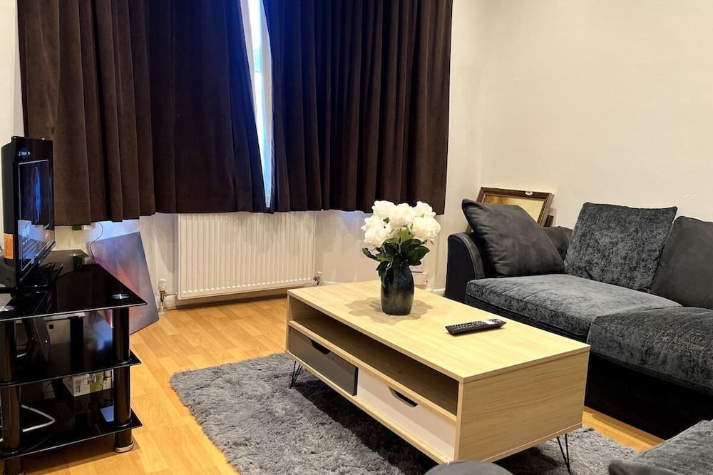 Marlborough House | Relax & Explore 3bed Home with Easy London Access