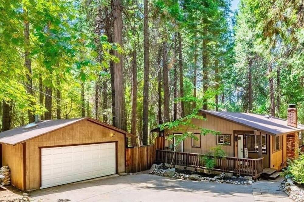 Apple Hill Cabin | Charming Cabin Close to Lake ~ Apple Hill ~ Tahoe
