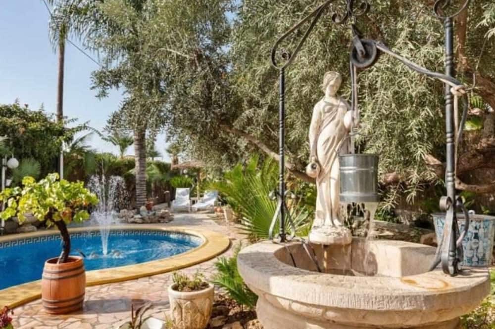 Lorca Cottage | Spacious holiday home in Lorca with terrace and pool