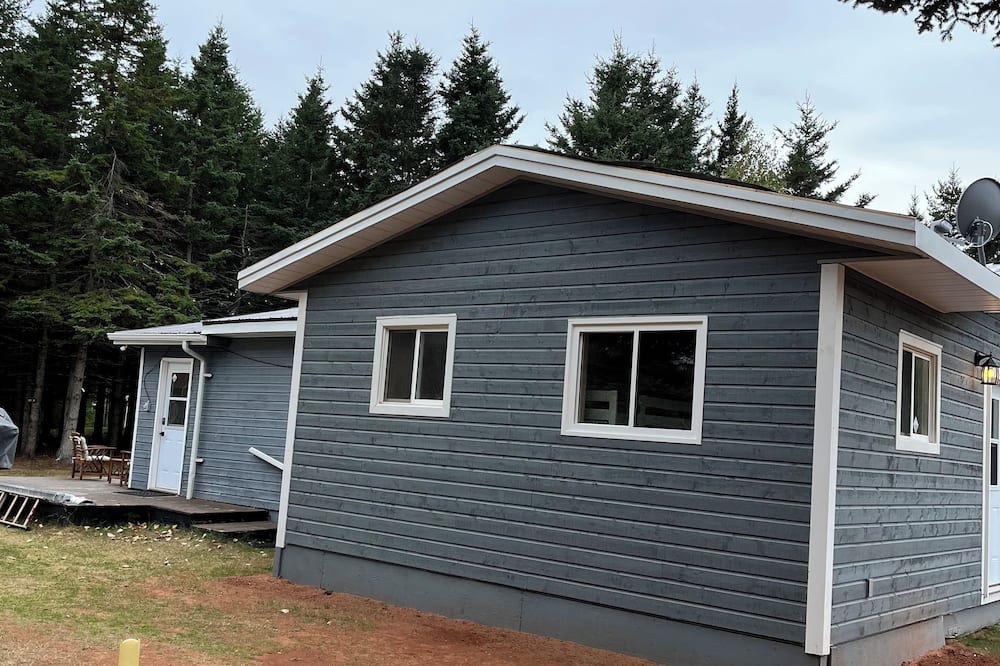 Chelton Cottage | Pine haven cottage two minute drive to provincial park with fabulous beach
