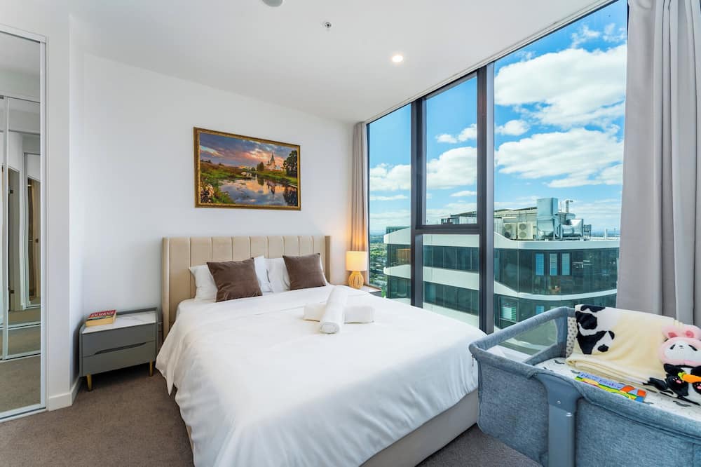 Box Hill Apartment | Spacious 4BR Penthouse in BoxHill Free Parking X2