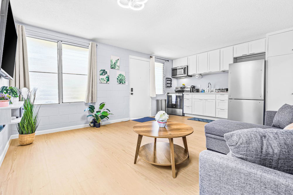 Pacific Heights Apartment | Aloha Comfort Stay One Bedroom/Patio